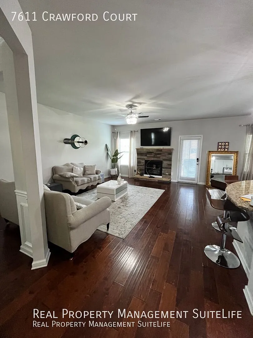 Spacious 5-Bedroom Home in Fairburn, GA — Photo 3