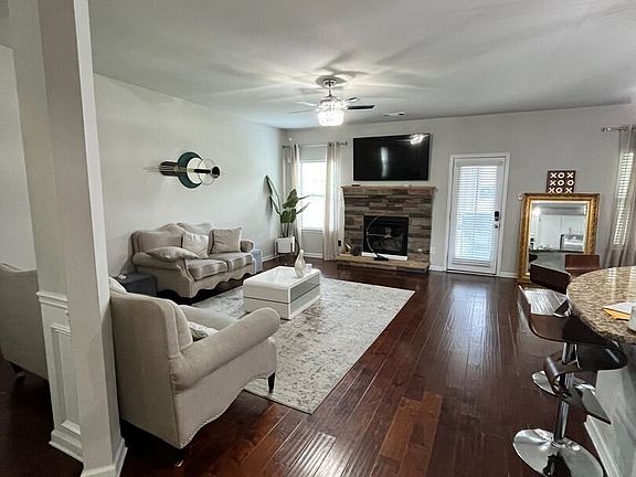 3rd image of 7611 Crawford Ct
