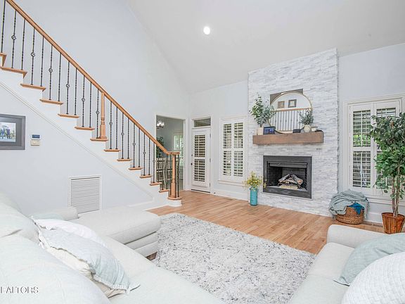 4th image of 1147 Appaloosa Way
