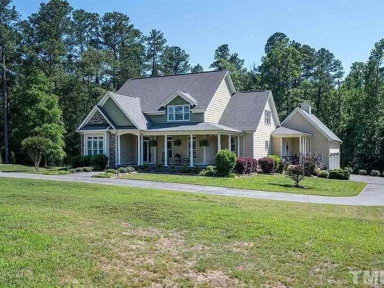 1530 Raven Wood Dr — Photo 2