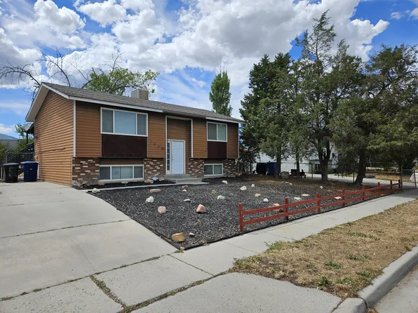 5662 S China Clay Dr, Salt Lake City, UT 84118
