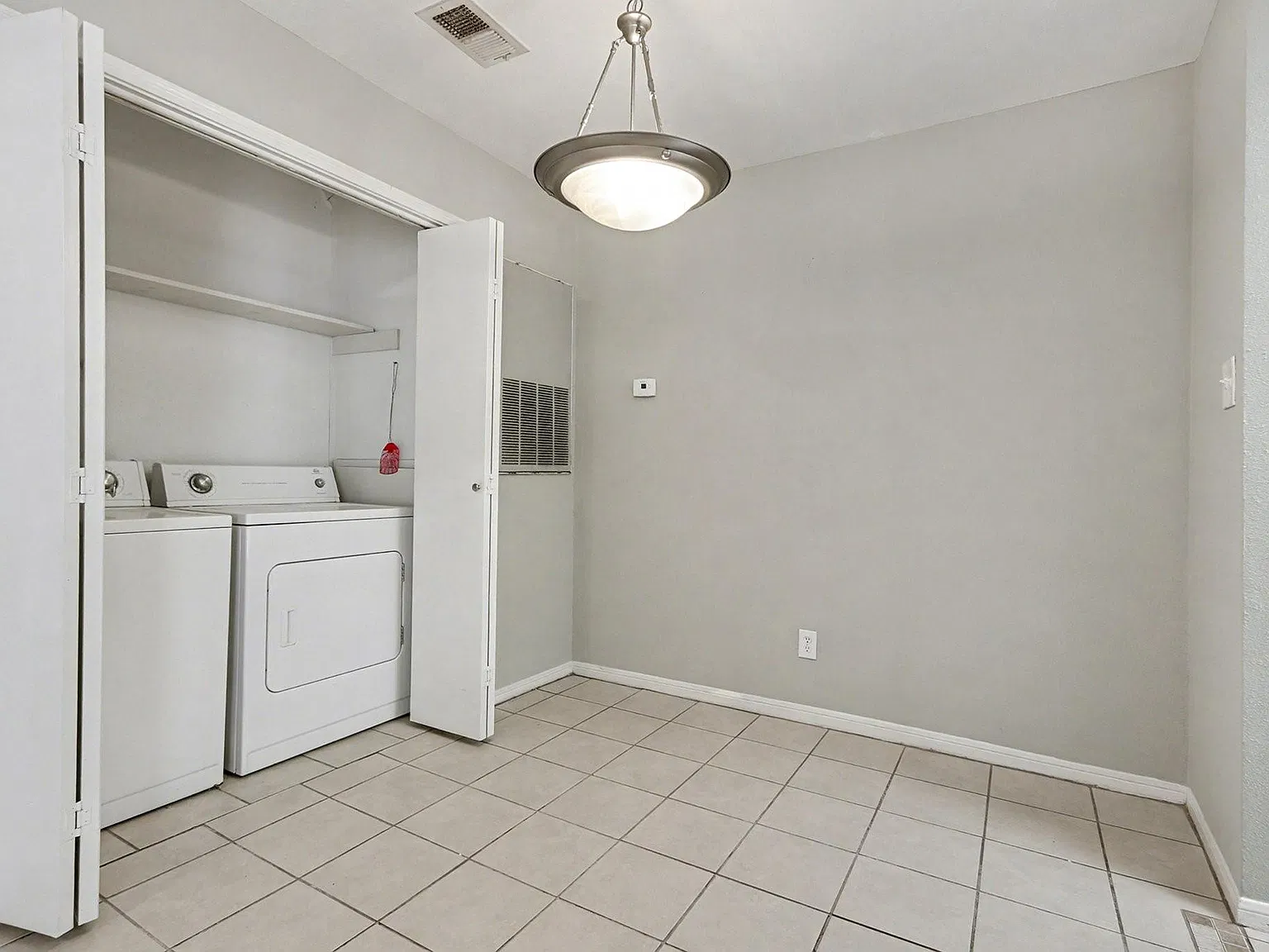 1 bed, 1.0 bath, 576 sqft, $1,000 — Photo 4