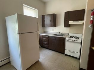 92 Fountain St APT 1B, Woonsocket, RI 02895