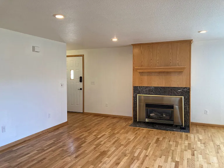 700 S 46th Ave — Photo 7