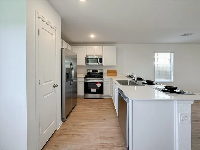 1444 Las Cuevas Dr — Photo 10