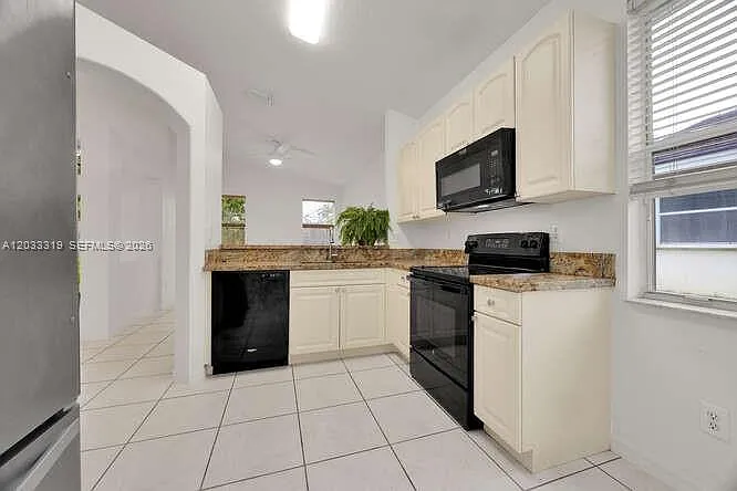 18322 SW 94th Ct — Photo 16