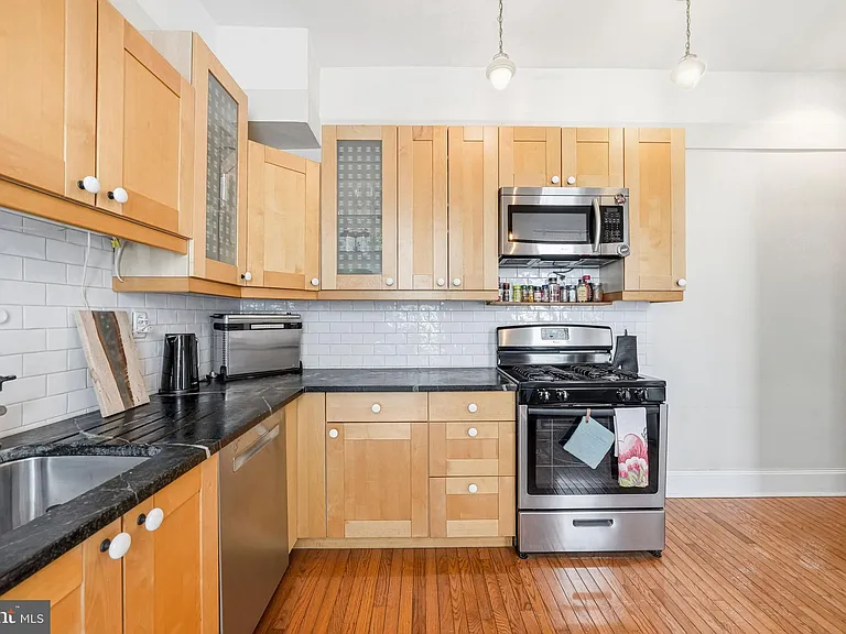 346 E Union St — Photo 18