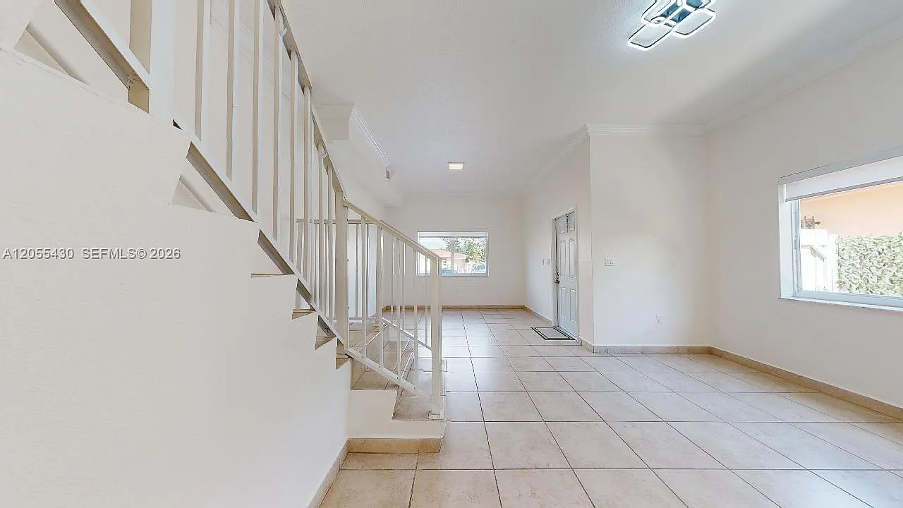 3 bed, 2.5 bath, $3,500 — Photo 1