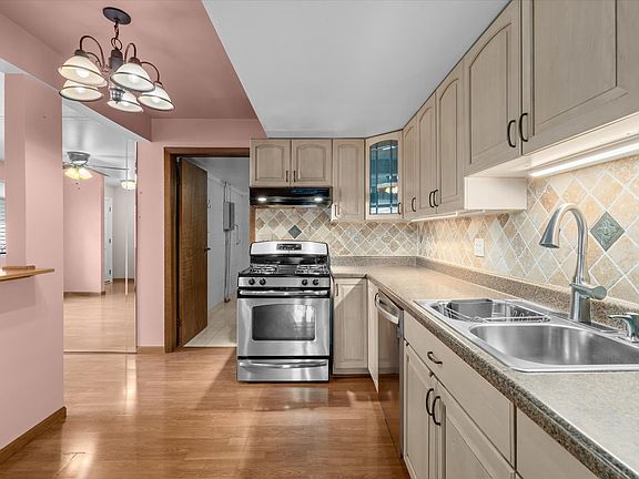 5th image of 194 Duxbury Ct APT C