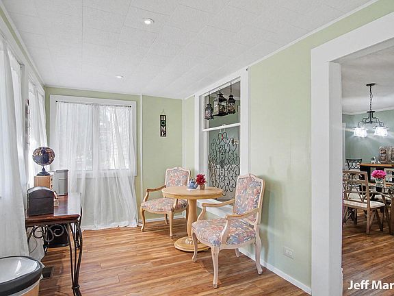 5th image of 301 N Clay St