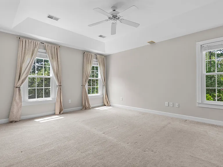 101 Hollingwood Dr — Photo 18