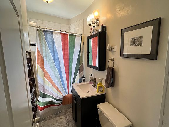 2nd image of 1415-1417 W Hutchinson St #3WA