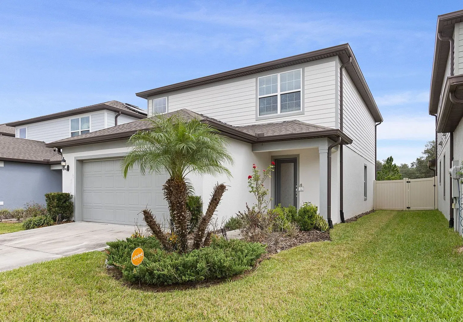 4 bed, 3.0 bath, 2200 sqft, $2,600 — Photo 2