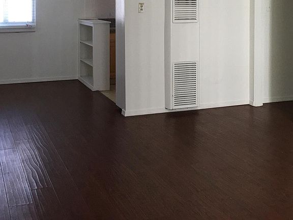 5th image of 1109 College View Dr APT 11