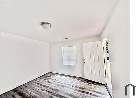 5th image of 1738 Creekway Ave SW
