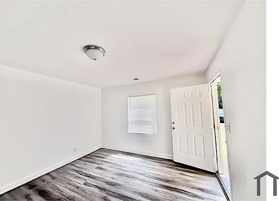 1738 Creekway Ave SW — Photo 5