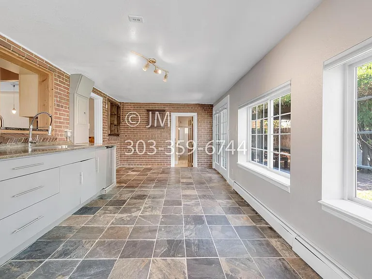 3423 E 29th Ave — Photo 11