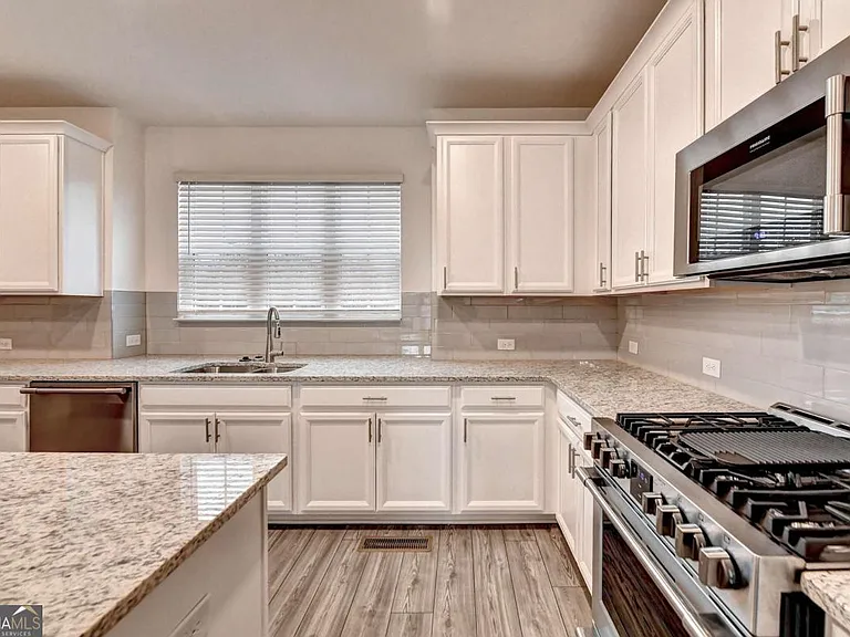 477 Danville Ave — Photo 26