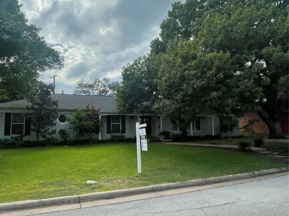 4400 Warnock Ct, Fort Worth, TX 76109