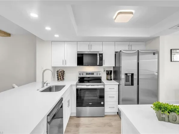 15171 Cedarwood LN #3204, NAPLES, FL 34110