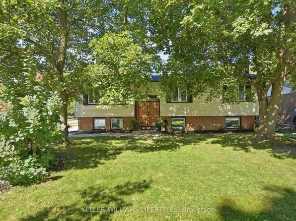 1 Queen Anne Cir, London, ON N6H 4B6