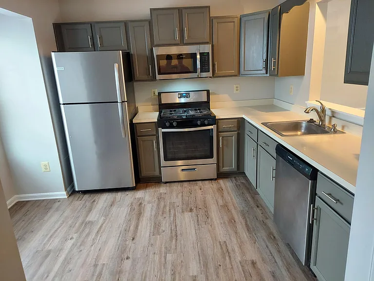 20146 Daniels Cir — Photo 6