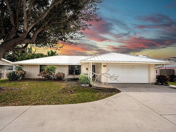 2nd image of 1364 SW Egret Way