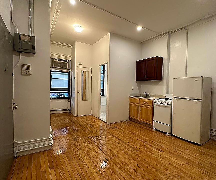 2nd image of 64 Charles St #2