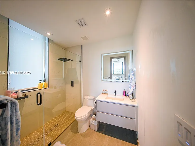 7520 W Treasure Dr — Photo 18