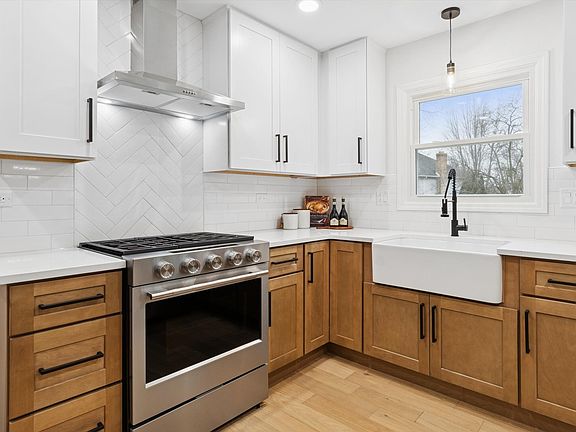 4th image of 731 S River Rd