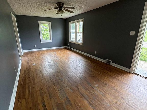 3rd image of 100 Hogan St
