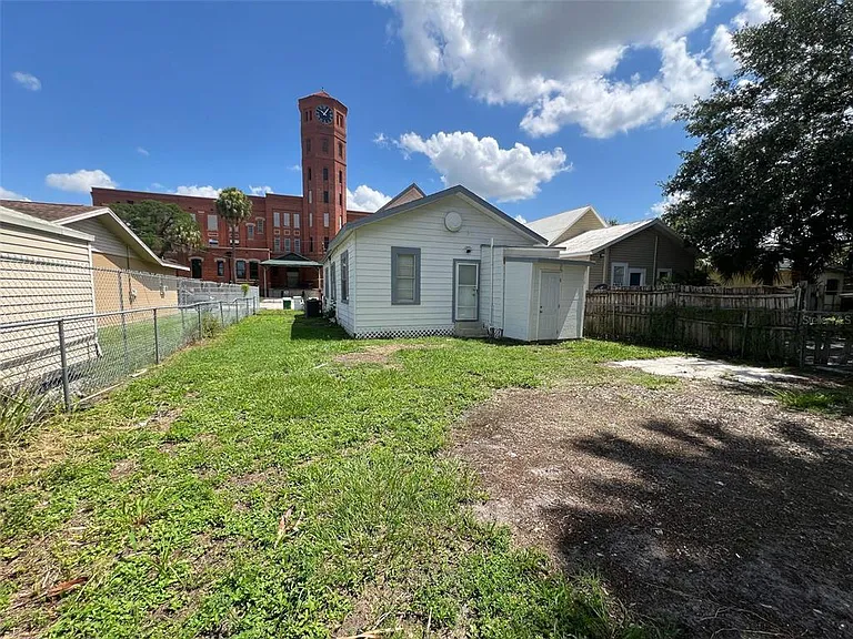 1936 W Cherry St — Photo 18