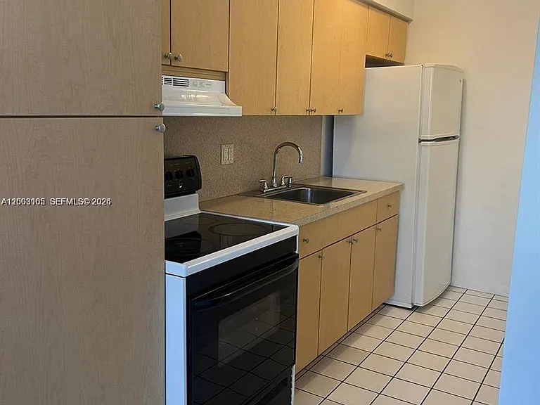 12605 NE 13th Ave #6 — Photo 1