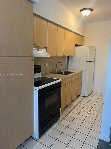 12605 NE 13th Ave #6 Photo 1