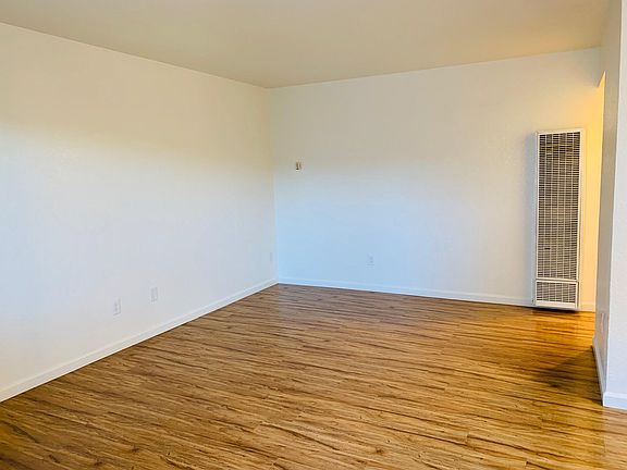 3rd image of 1629 Holly Dr APT 14