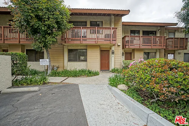 5760 Owensmouth Ave #14 — Photo 20