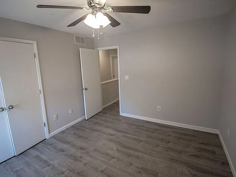 1405 Greensboro Dr — Photo 30