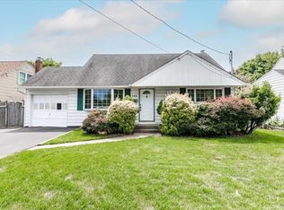 114 Cold Spring Rd, Syosset, NY 11791