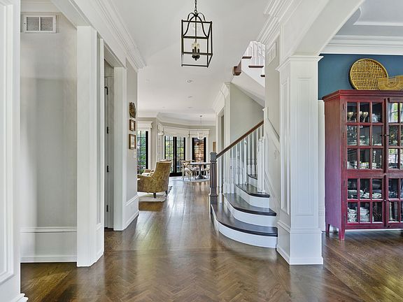 4th image of 154 Linden Ave