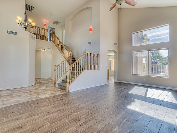 4th image of 2271 E Augusta Ave