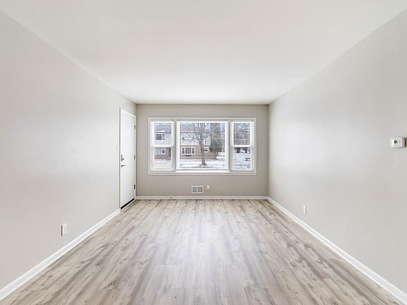 4th image of 215 S Grand Ave APT 3