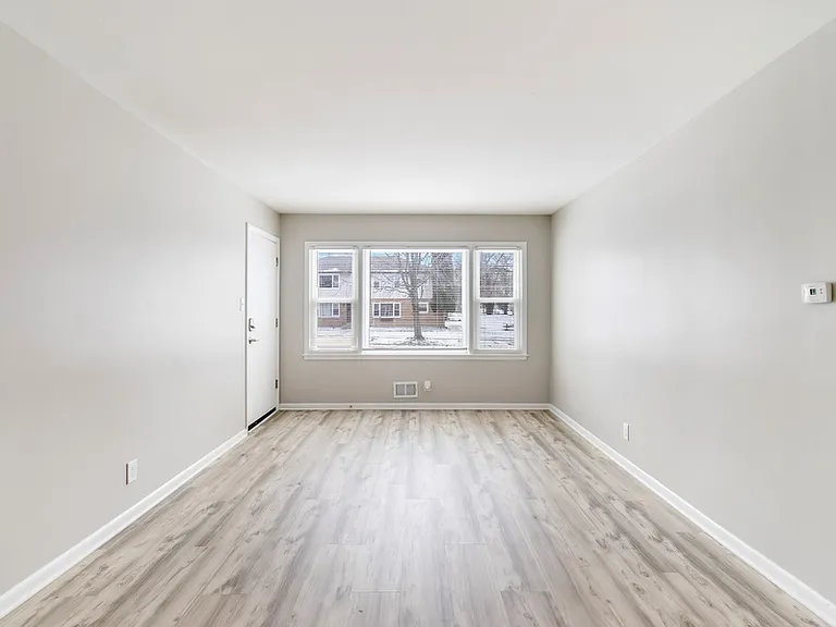 147 S Grand Ave #2 — Photo 5