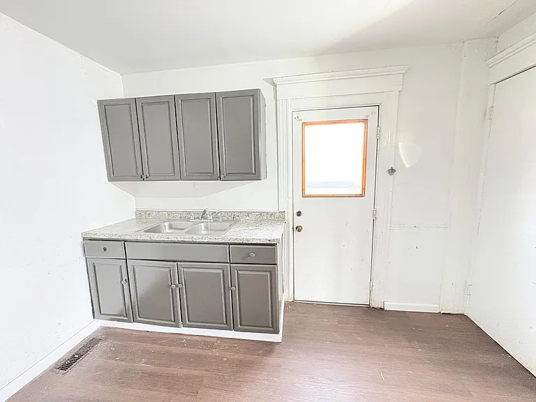833 N Michigan St — Photo 10