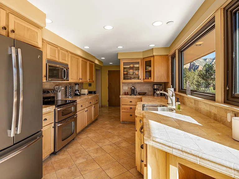 145 Columbia Dr — Photo 36