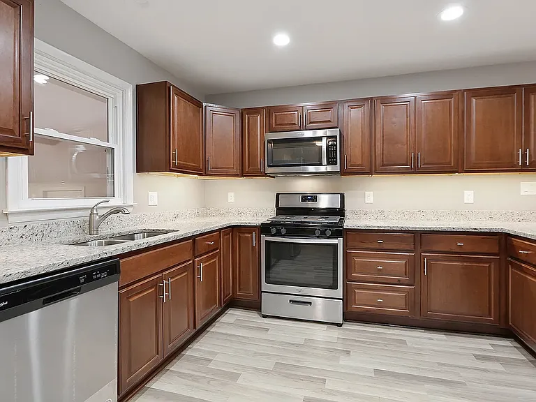 2031 Mesa Dr — Photo 8