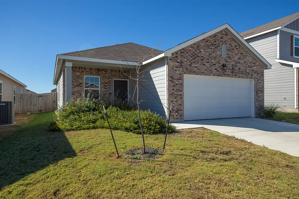 3 bed, 1212 sqft, $1,700 — Photo 2