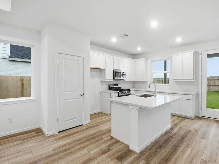 21510 Coronado Green Dr — Photo 2