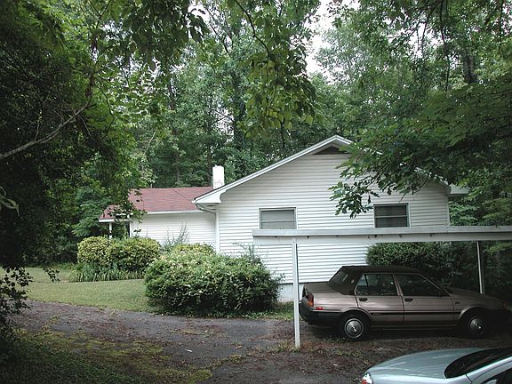 142 California Ave Side Looking North 