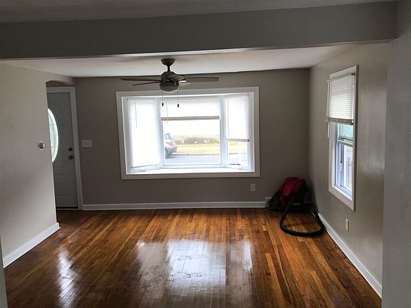 3rd image of 18 Earl St