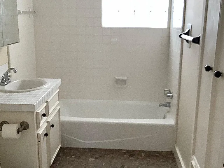 1322 Harvard St — Photo 12